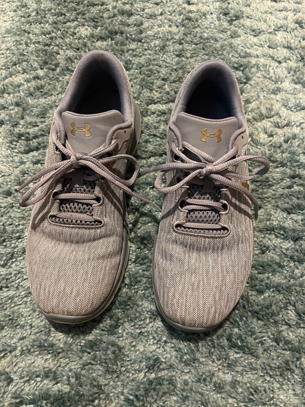 Under Armour women’s Training Sneakers in Light Gray with Gold Logo size 9